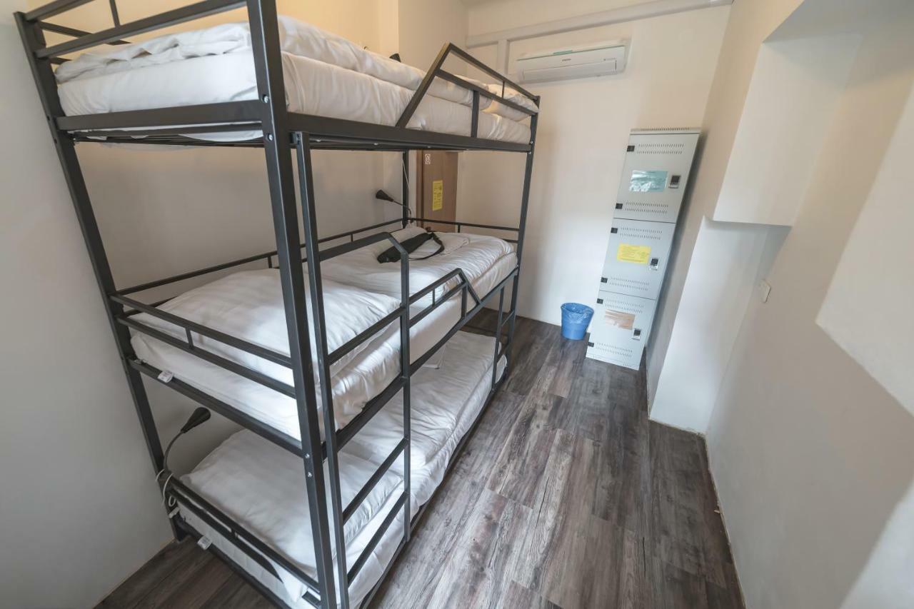 Hostel Orange Prága Kültér fotó